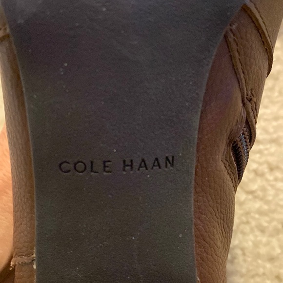 Cole Haan block heel almond toe leather ankle boots w gold hardware ankle strap - Picture 3 of 6